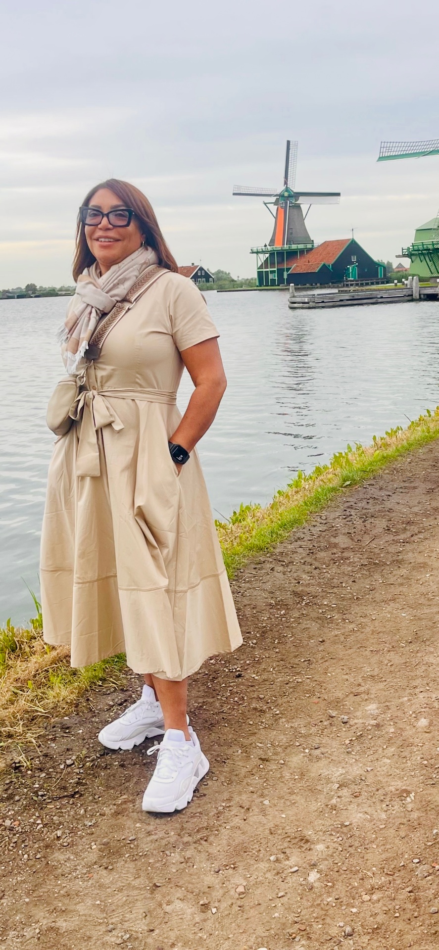 Vestido casual beige de Clara Victoria